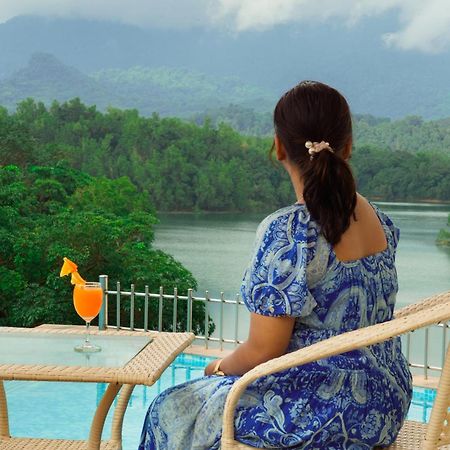 Serene Aqua Hills Kozhikode Hotel Mennanyam Eksteriør billede