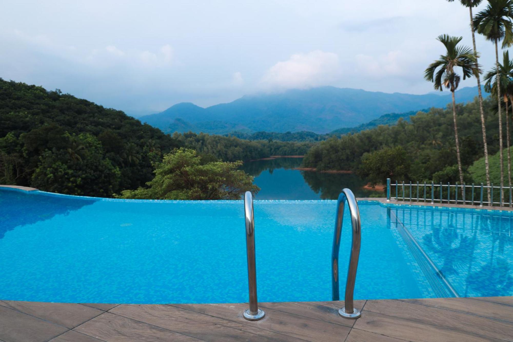 Serene Aqua Hills Kozhikode Hotel Mennanyam Eksteriør billede