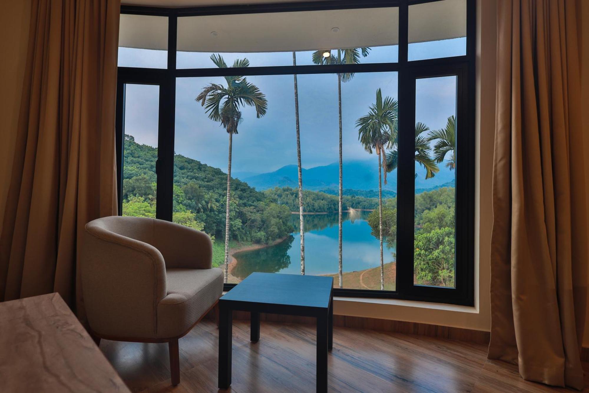Serene Aqua Hills Kozhikode Hotel Mennanyam Eksteriør billede