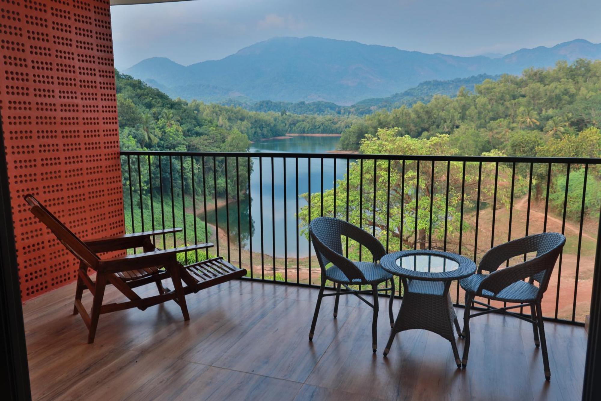 Serene Aqua Hills Kozhikode Hotel Mennanyam Eksteriør billede